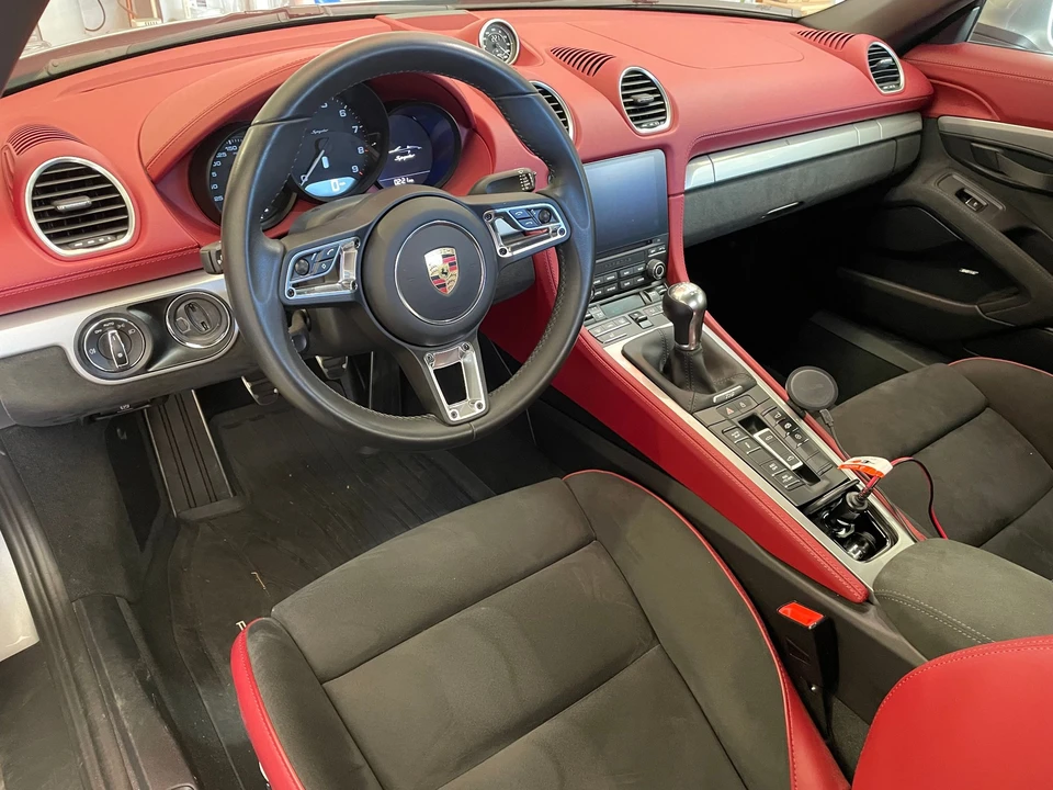 2021 Porsche 718 Boxster Spyder - Image 4 of 4