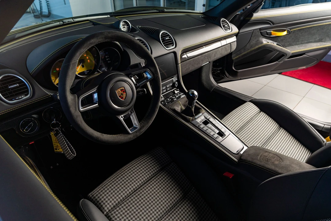 2021 Porsche 718 Boxster Spyder - Image 7 of 15
