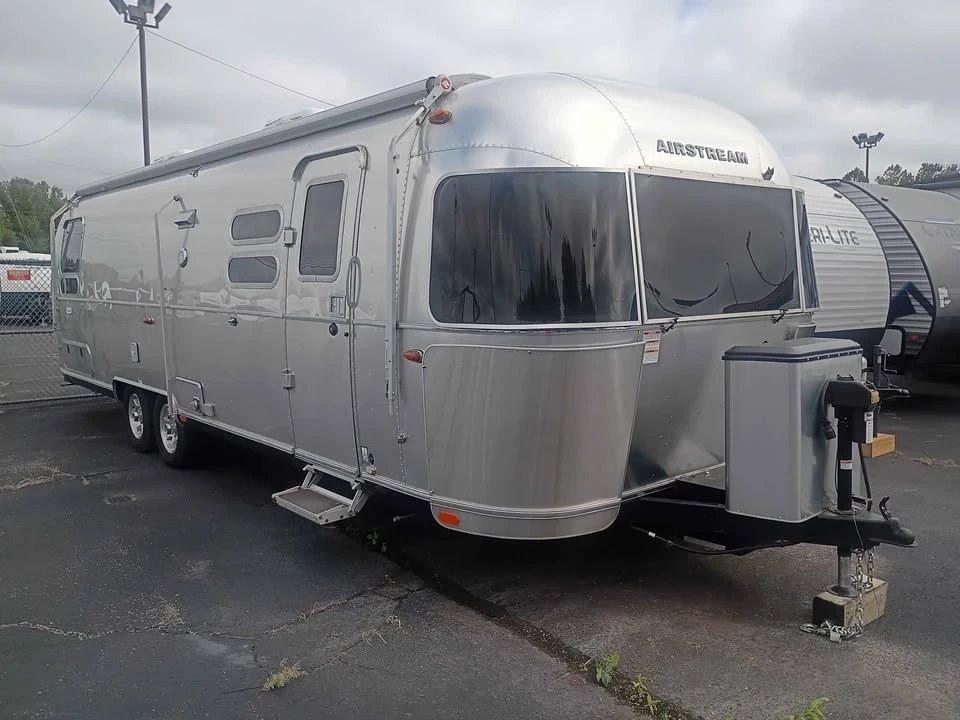 2021 Airstream - Image 2 of 18