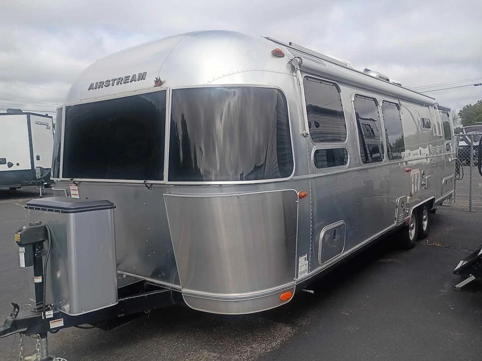 2021 Airstream - Image 3 of 18