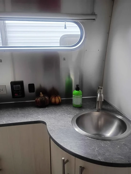 2021 Airstream - Image 17 of 18