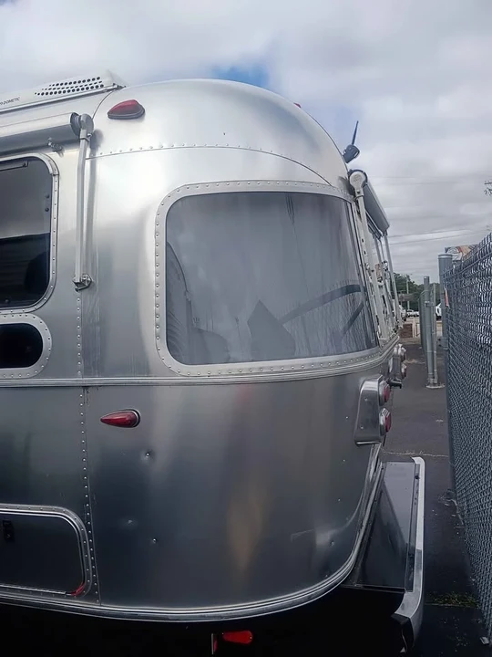 2021 Airstream - Image 6 of 18