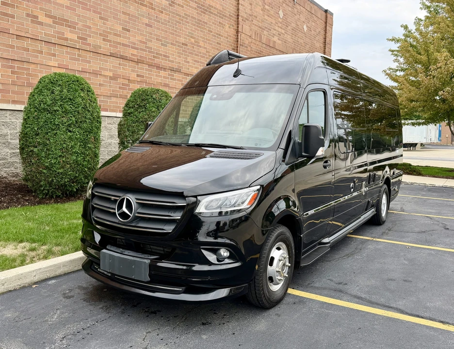 2021 Airstream - Image 2 of 31
