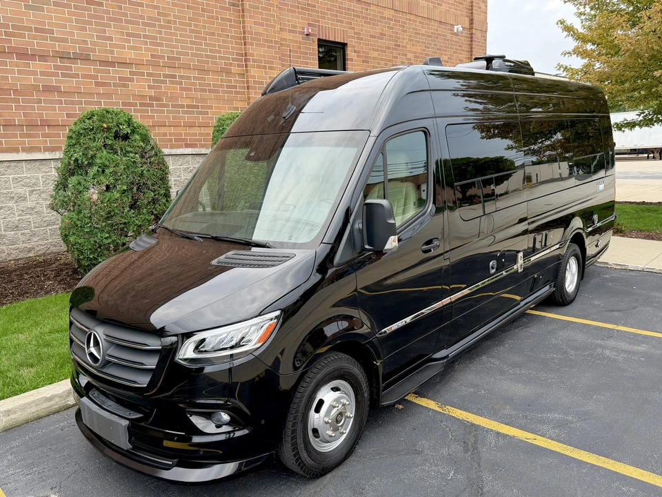 2021 Airstream - Image 4 of 31