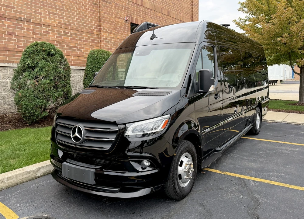 2021 Airstream - Image 3 of 31