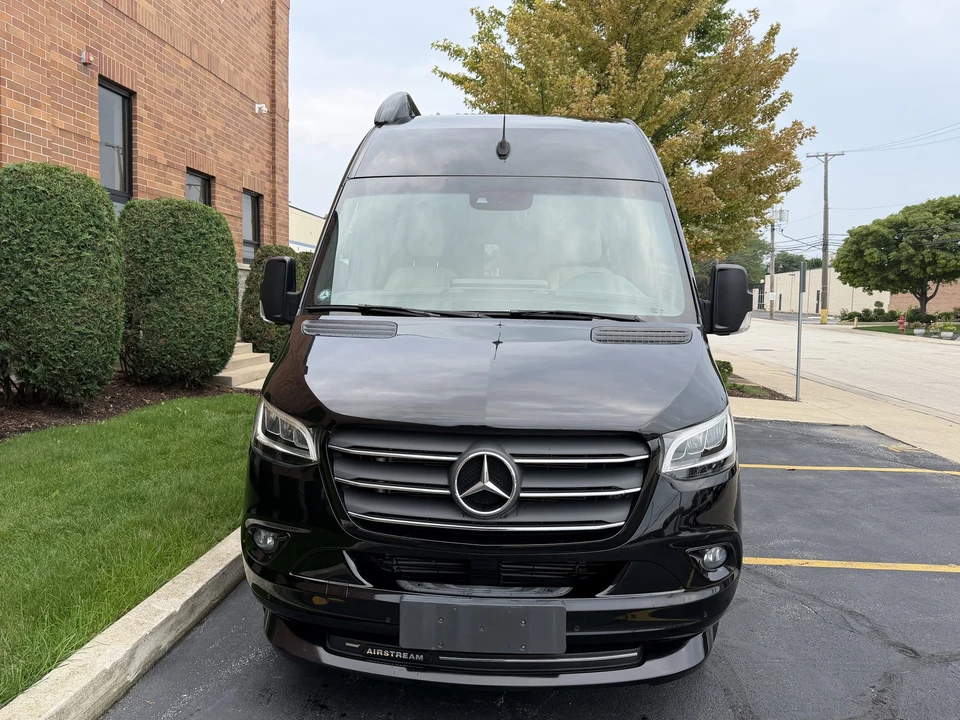 2021 Airstream - Image 24 of 31