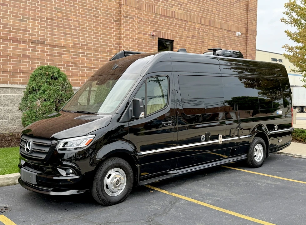 2021 Airstream - Image 8 of 31
