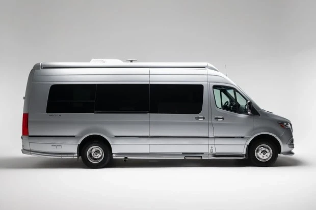 2021 Airstream - Image 3 of 9