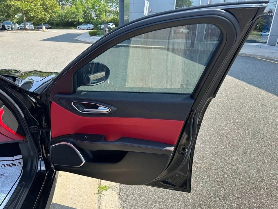 2021 Alfa Romeo Giulia - Image 16 of 20