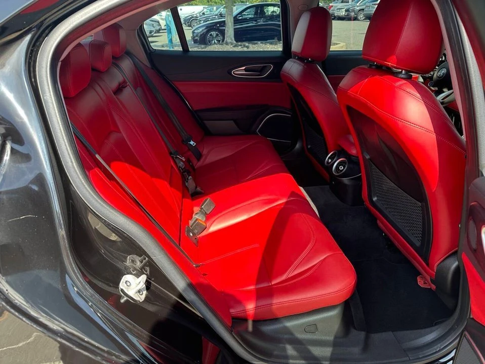 2021 Alfa Romeo Giulia - Image 15 of 20