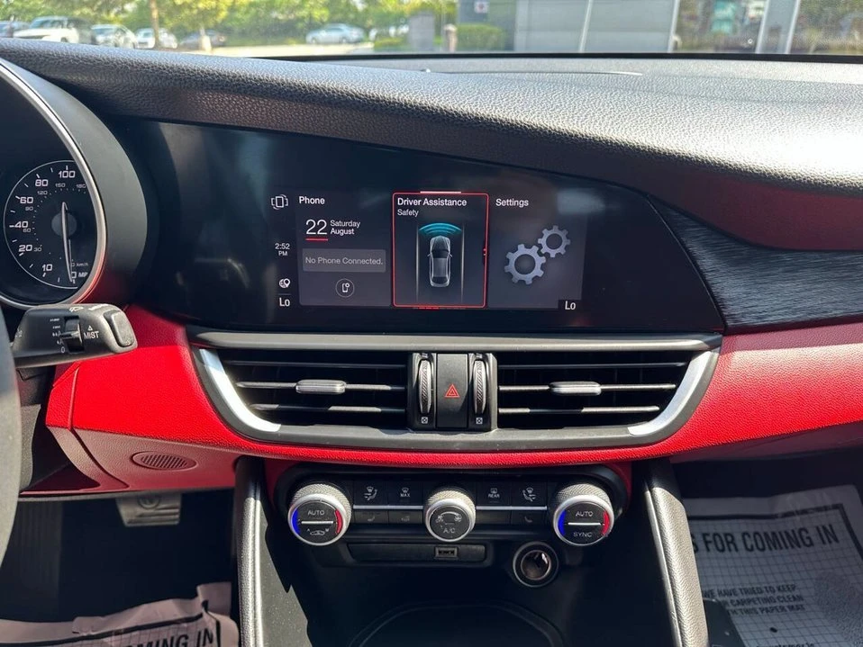 2021 Alfa Romeo Giulia - Image 19 of 20