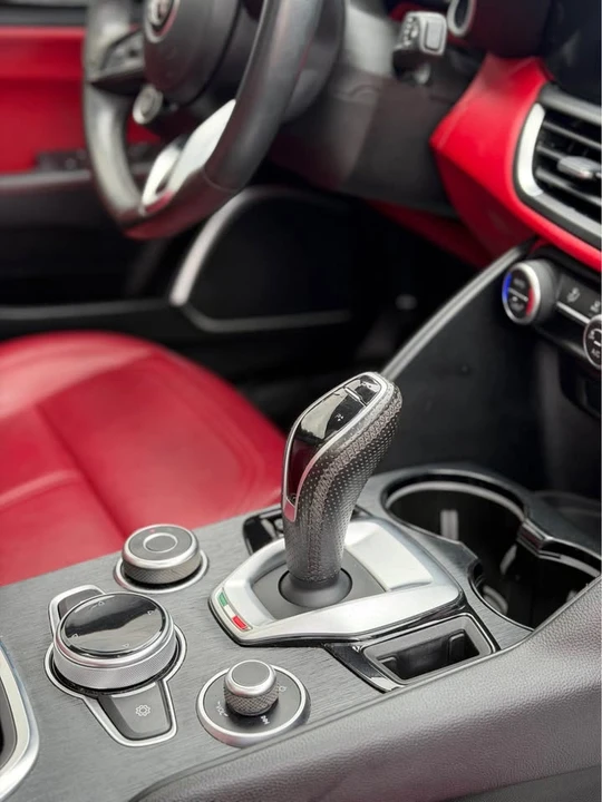 2021 Alfa Romeo Giulia - Image 11 of 12