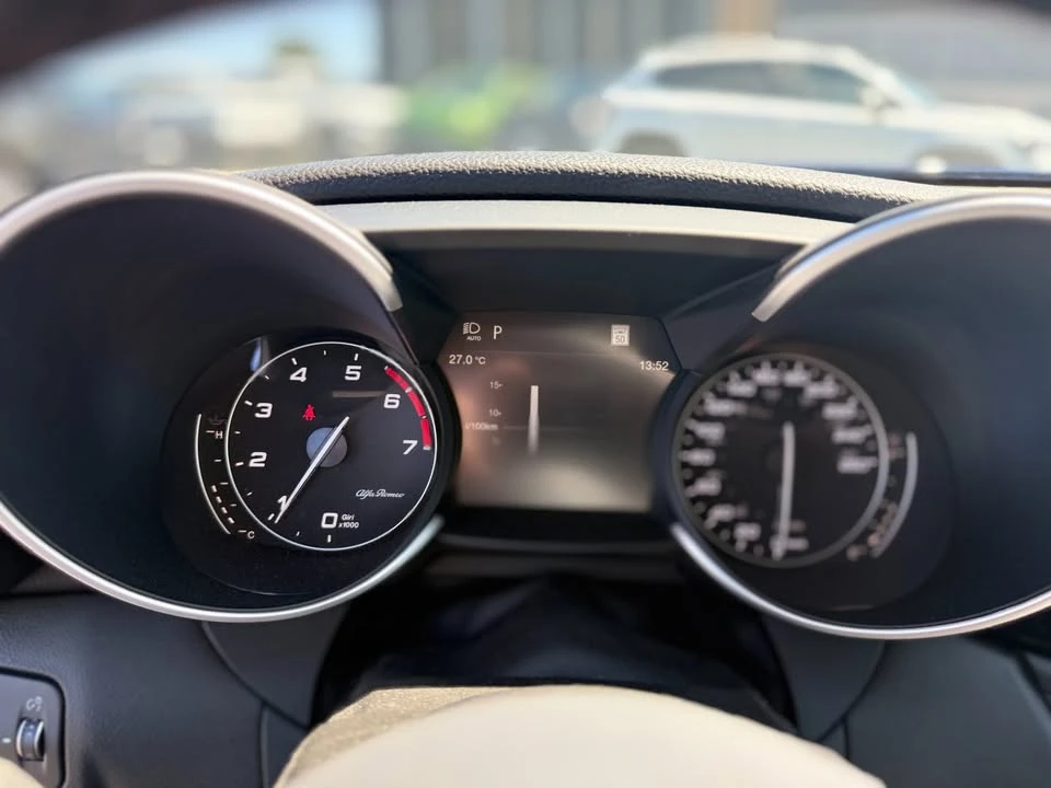 2021 Alfa Romeo Giulia - Image 17 of 21