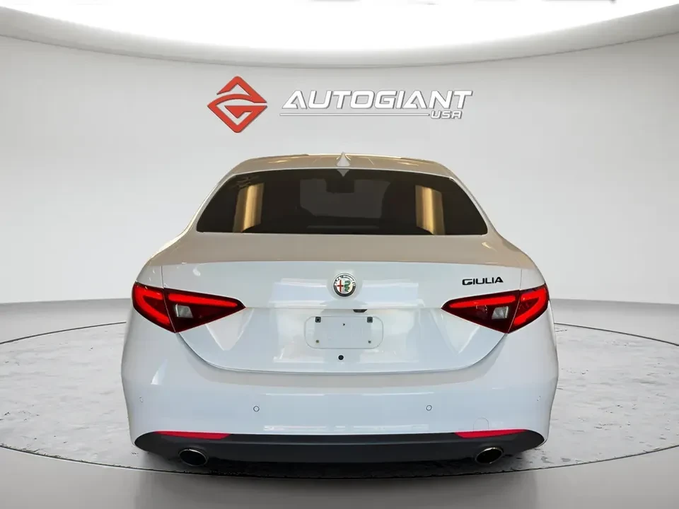 2021 Alfa Romeo Giulia - Image 5 of 8