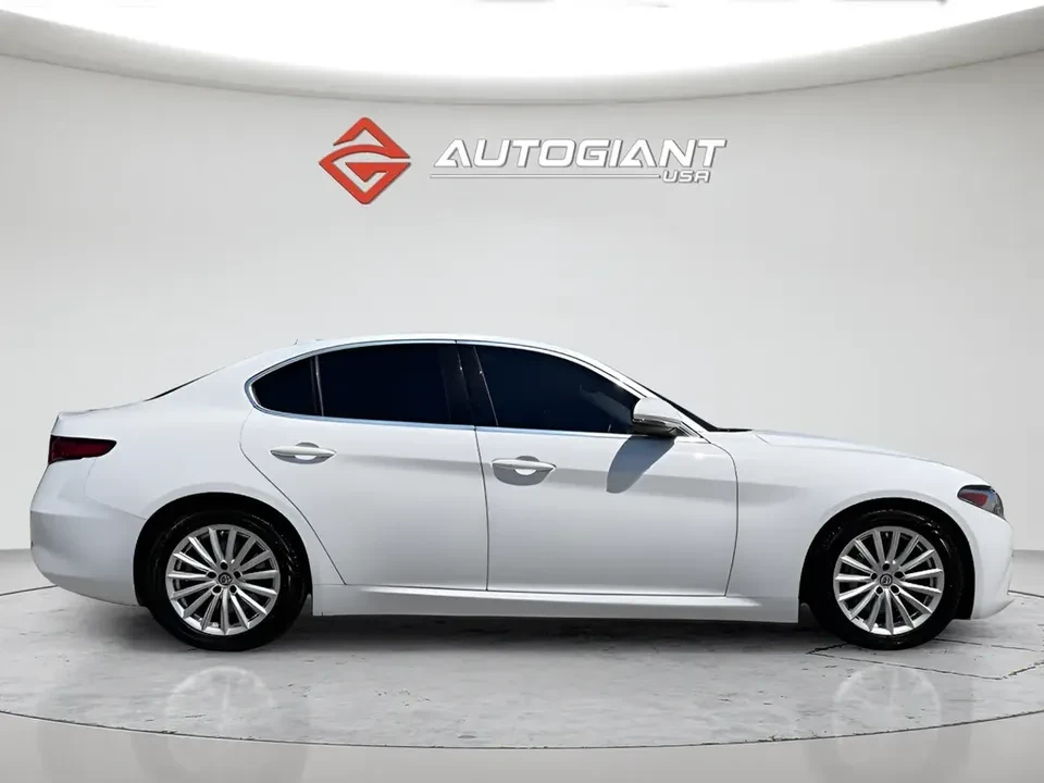 2021 Alfa Romeo Giulia - Image 11 of 20