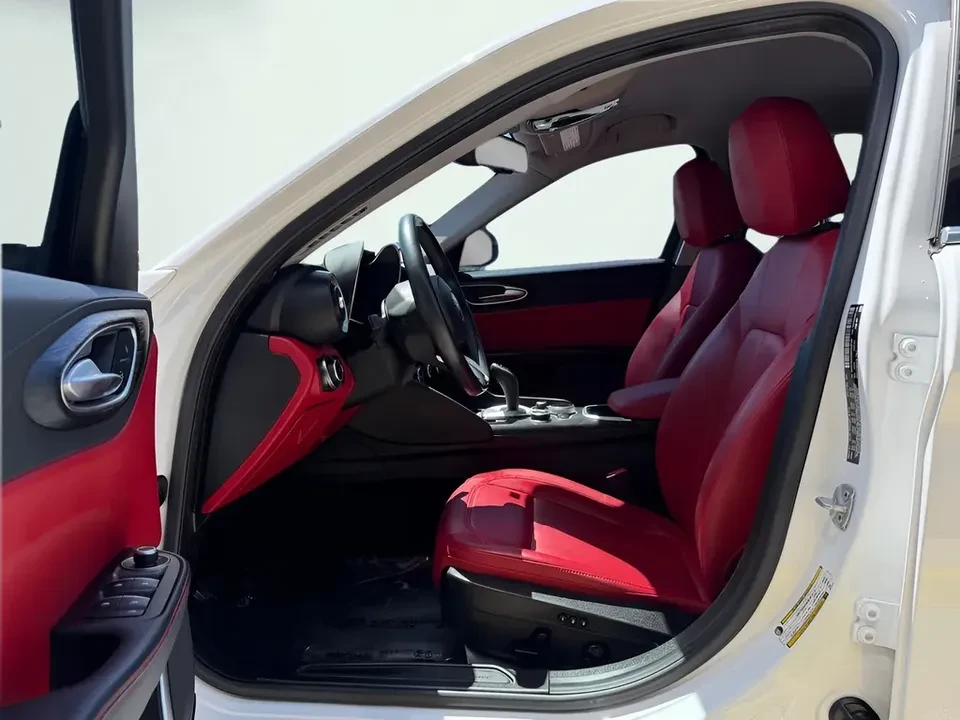 2021 Alfa Romeo Giulia - Image 15 of 20