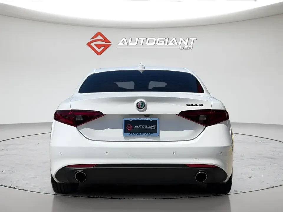2021 Alfa Romeo Giulia - Image 9 of 20