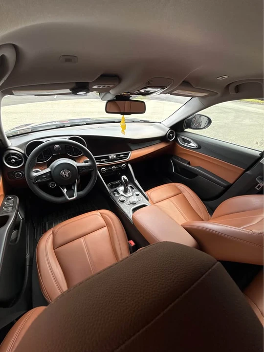 2021 Alfa Romeo Giulia - Image 9 of 10