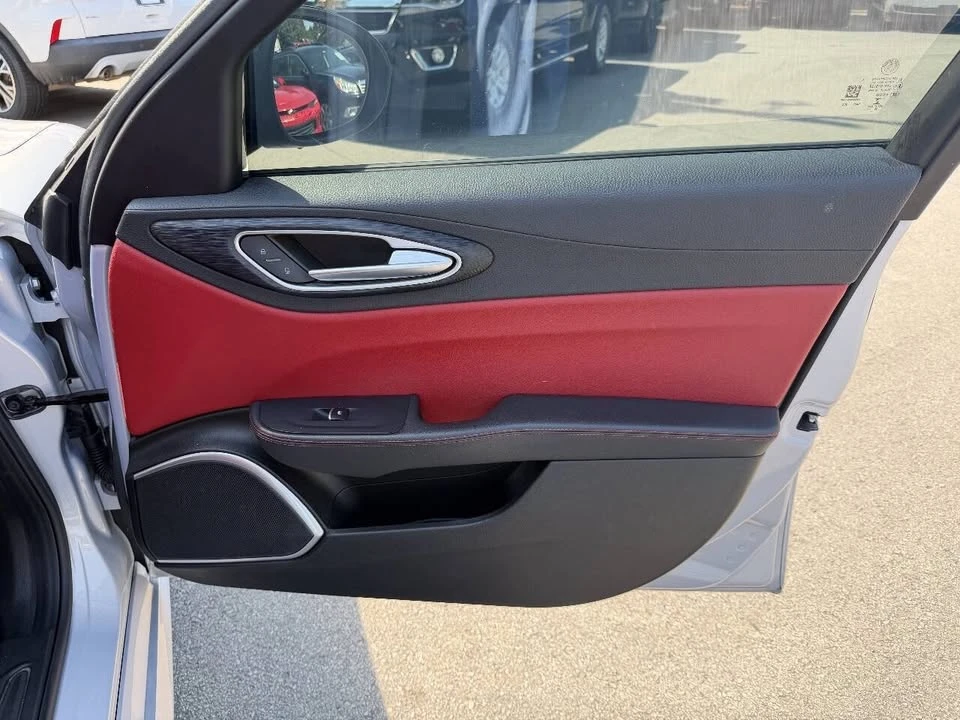 2021 Alfa Romeo Giulia - Image 17 of 20