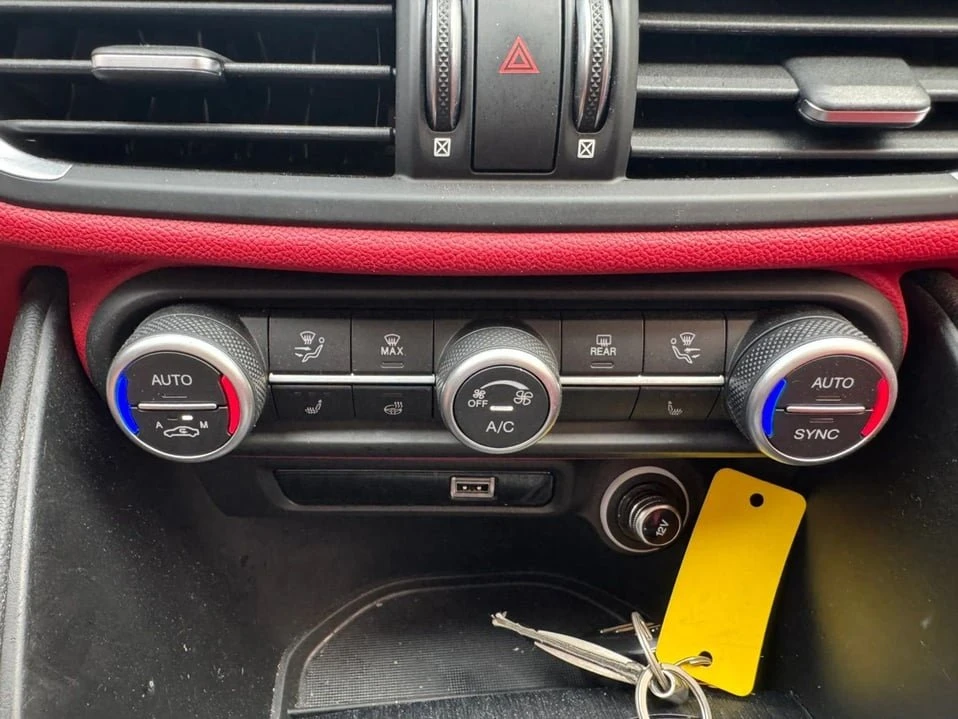 2021 Alfa Romeo Giulia - Image 15 of 20