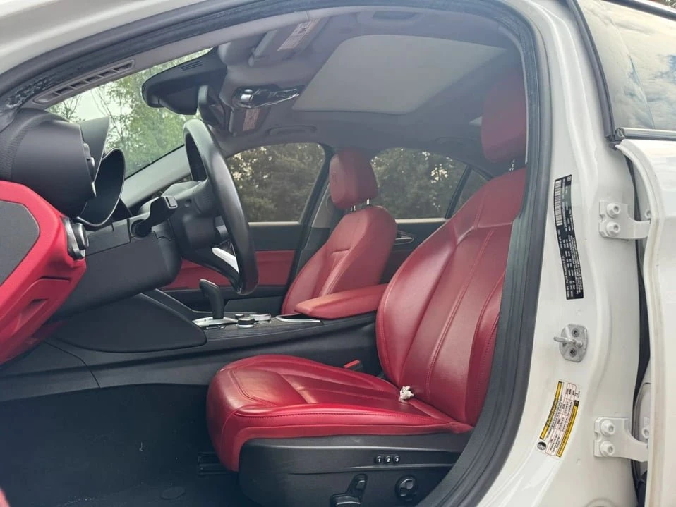 2021 Alfa Romeo Giulia - Image 17 of 20