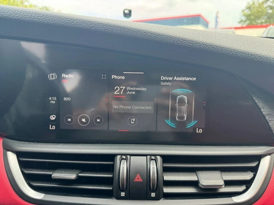 2021 Alfa Romeo Giulia - Image 14 of 20