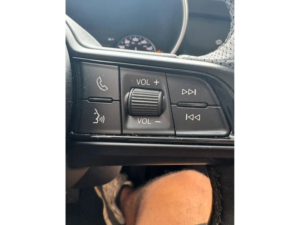 2021 Alfa Romeo Giulia - Image 10 of 20