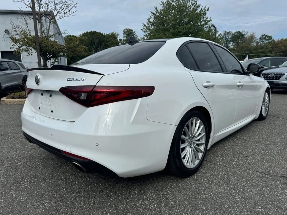 2021 Alfa Romeo Giulia - Image 5 of 20