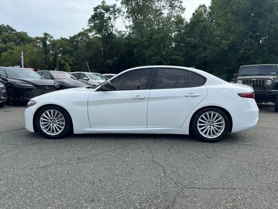 2021 Alfa Romeo Giulia - Image 2 of 20