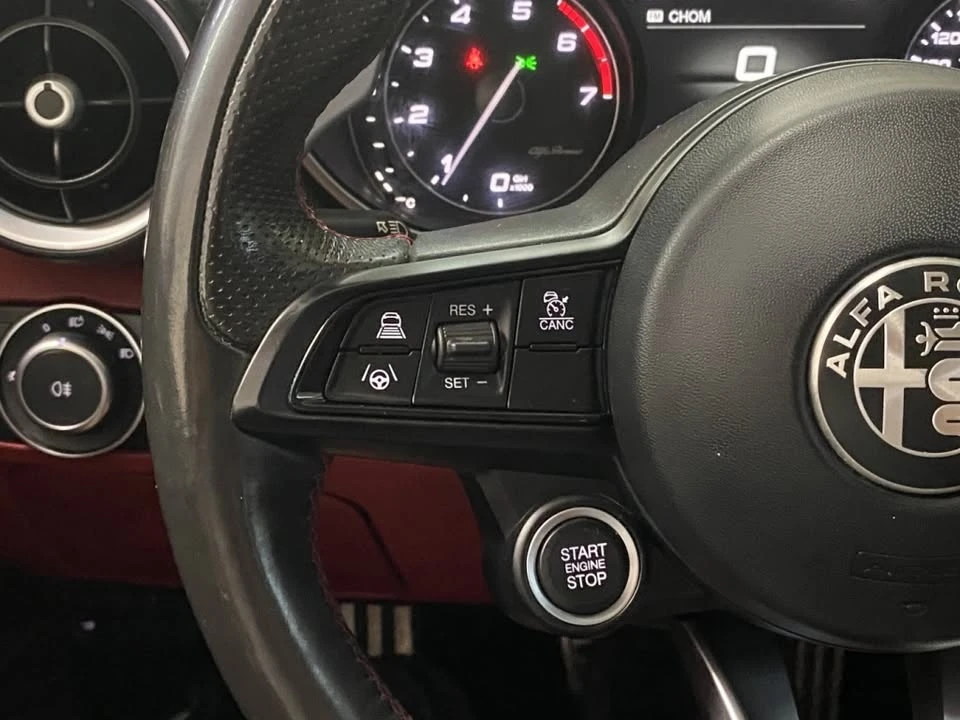 2021 Alfa Romeo Giulia - Image 19 of 20