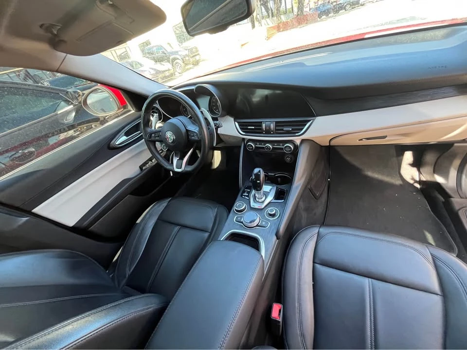 2021 Alfa Romeo Giulia - Image 9 of 10