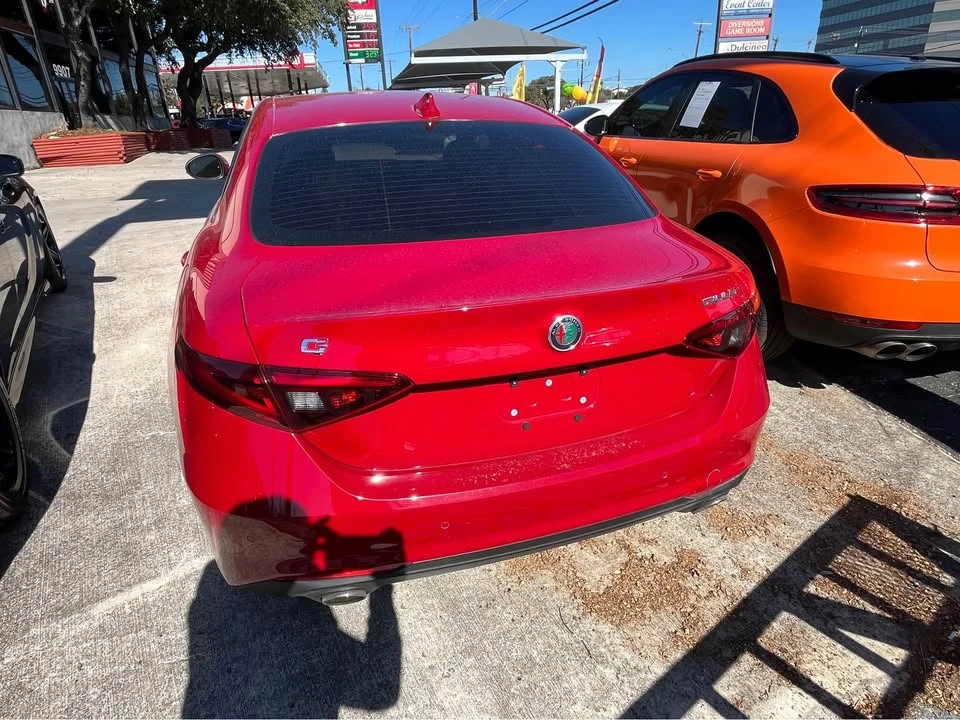 2021 Alfa Romeo Giulia - Image 5 of 10