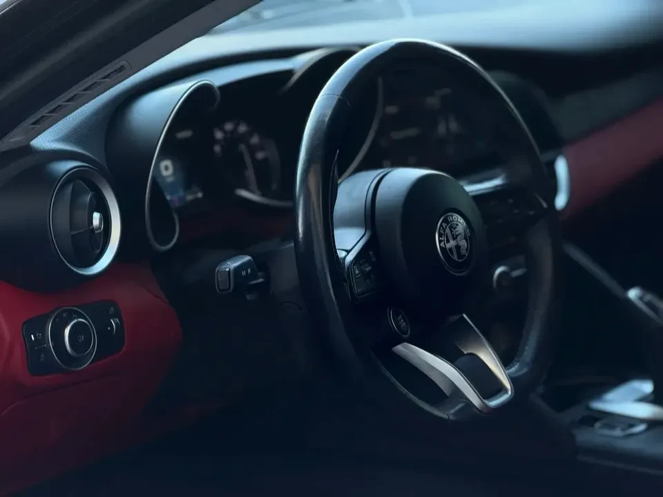 2021 Alfa Romeo Giulia - Image 5 of 9
