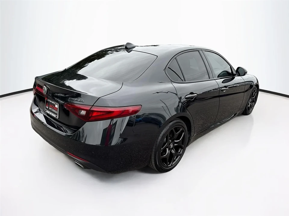 2021 Alfa Romeo Giulia - Image 7 of 21