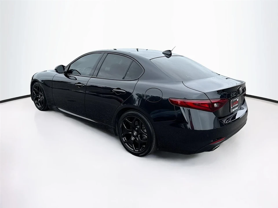 2021 Alfa Romeo Giulia - Image 5 of 21