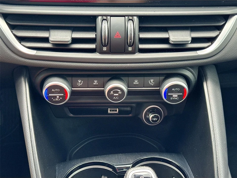 2021 Alfa Romeo Giulia - Image 15 of 21