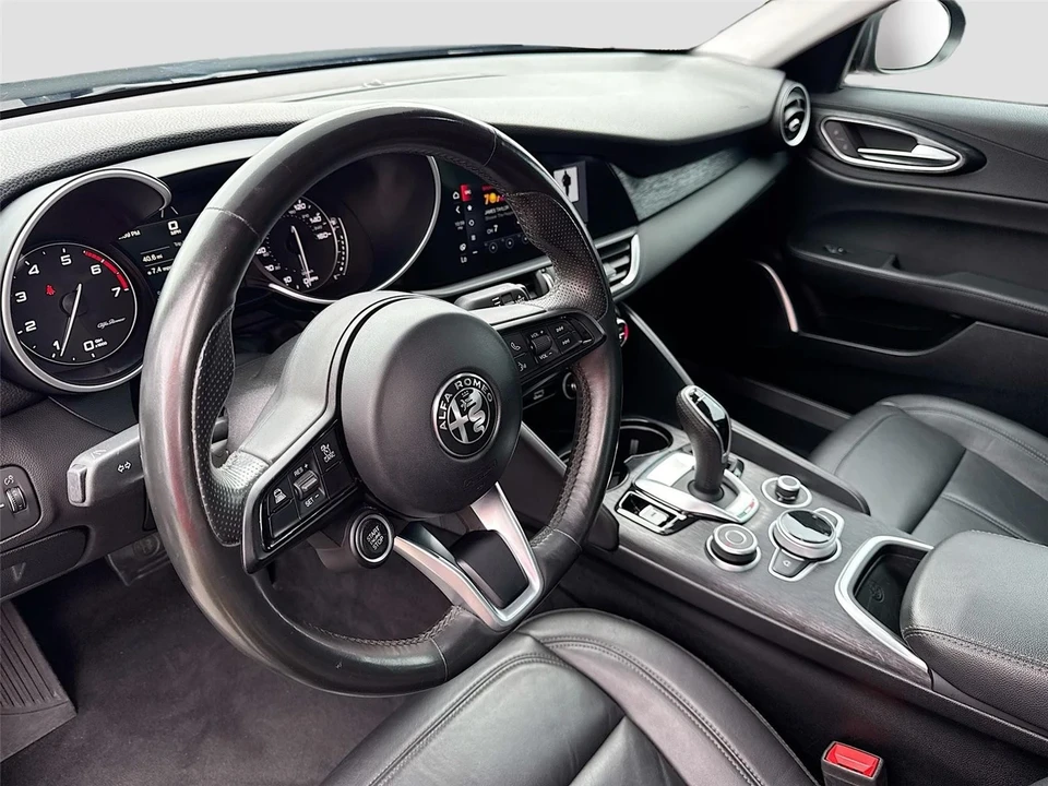 2021 Alfa Romeo Giulia - Image 9 of 21