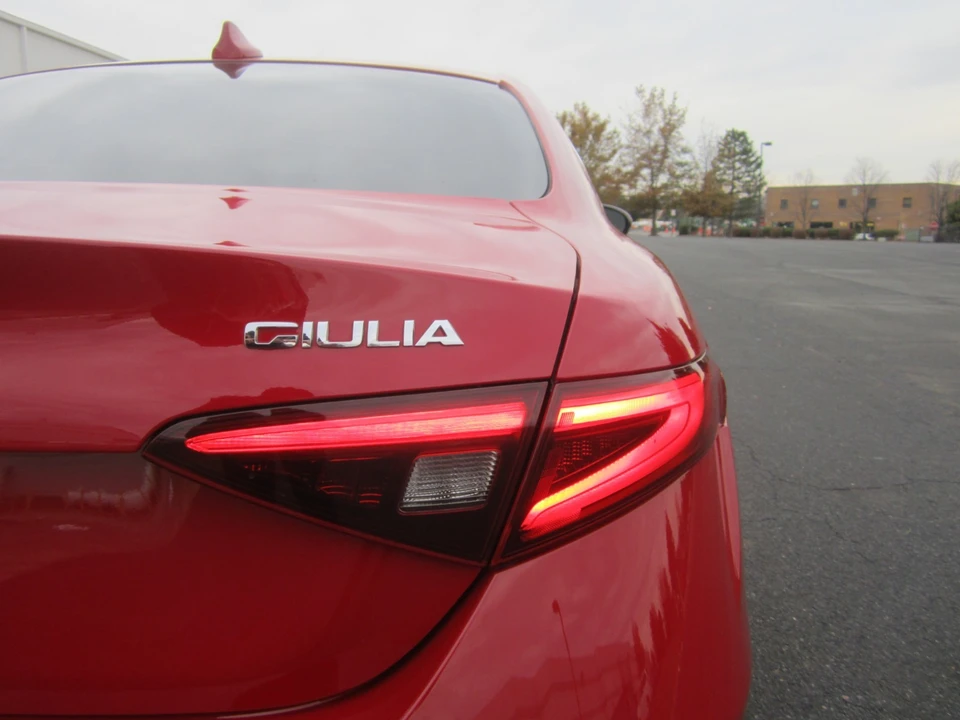 2021 Alfa Romeo Giulia - Image 9 of 31