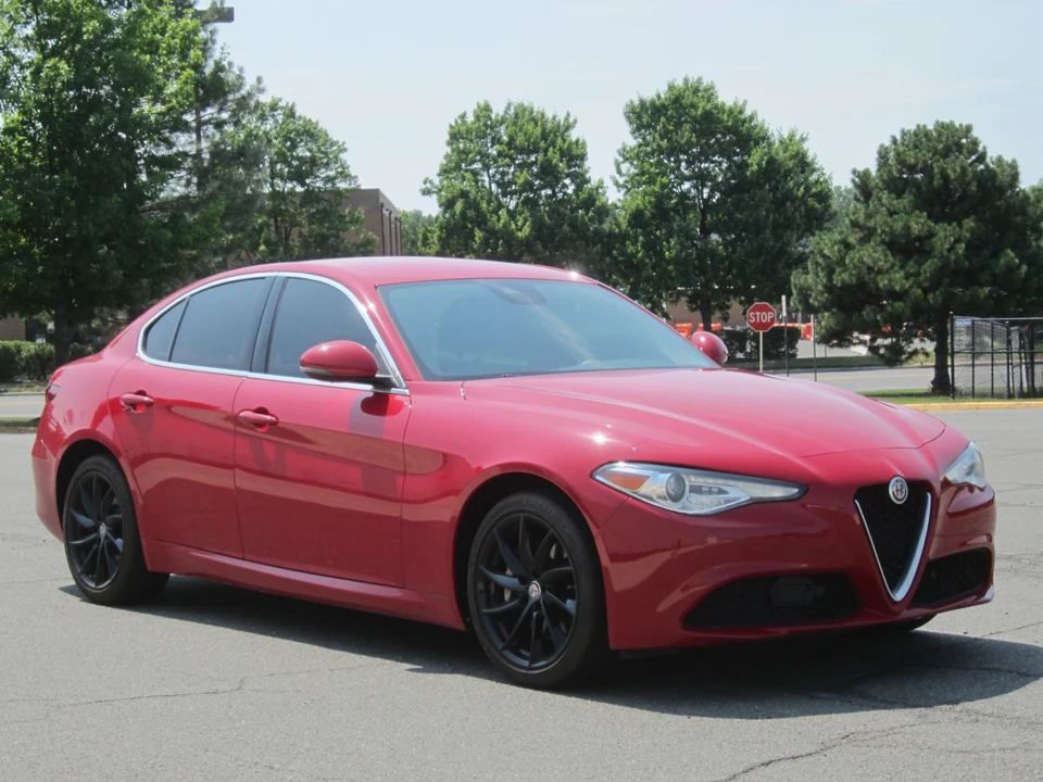 2021 Alfa Romeo Giulia - Image 14 of 31