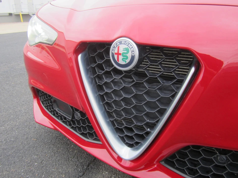 2021 Alfa Romeo Giulia - Image 16 of 31