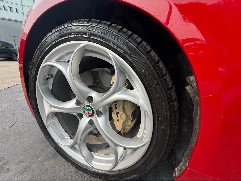 2021 Alfa Romeo Giulia - Image 14 of 20