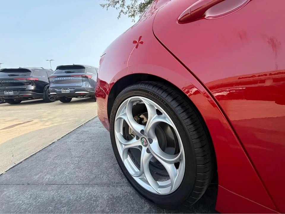 2021 Alfa Romeo Giulia - Image 15 of 20
