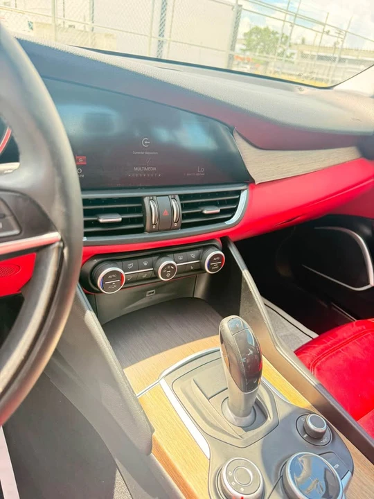 2021 Alfa Romeo Giulia - Image 7 of 9