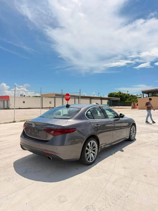 2021 Alfa Romeo Giulia - Image 5 of 9