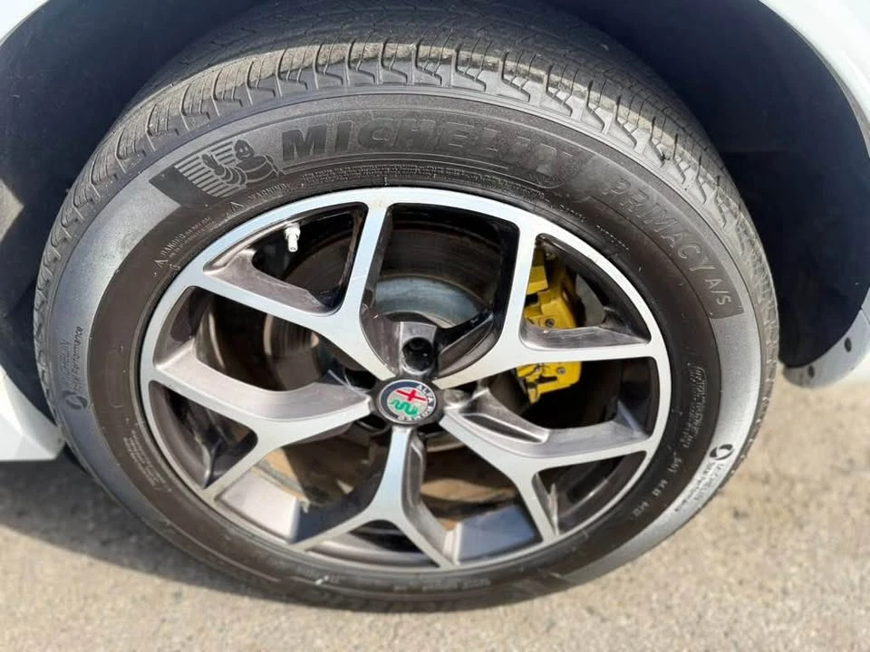 2021 Alfa Romeo Giulia - Image 6 of 13