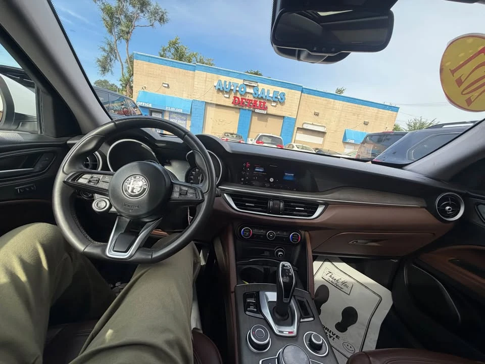 2021 Alfa Romeo Giulia - Image 7 of 13