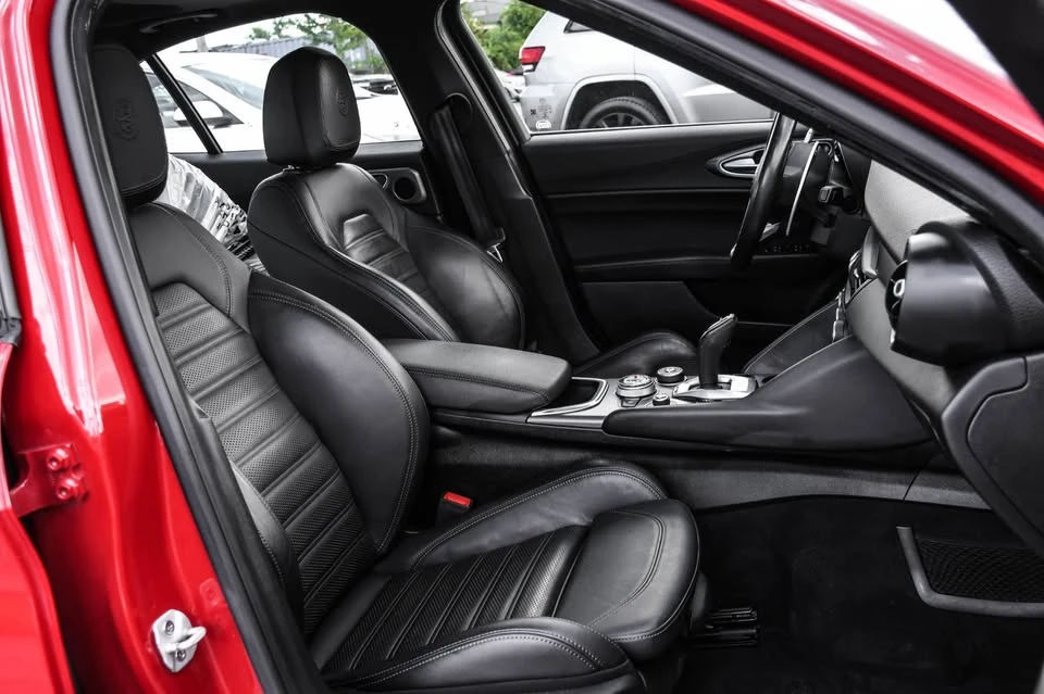 2021 Alfa Romeo Giulia - Image 15 of 20