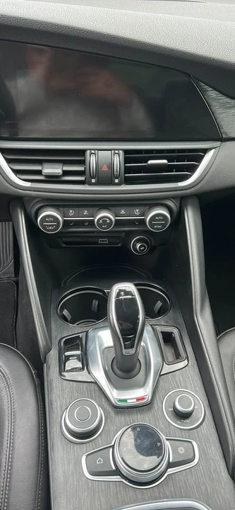 2021 Alfa Romeo Giulia - Image 13 of 18