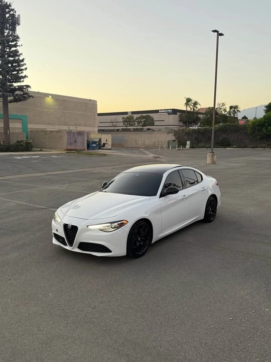 2021 Alfa Romeo Giulia - Image 5 of 12