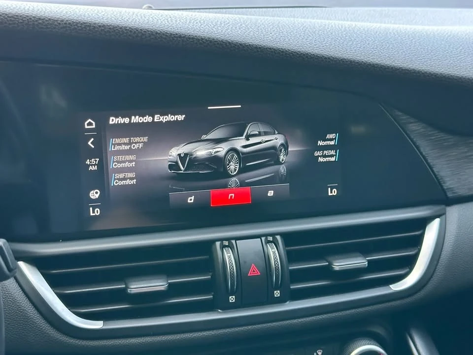 2021 Alfa Romeo Giulia - Image 9 of 10